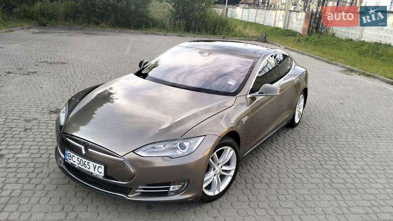 Tesla Model S 2015