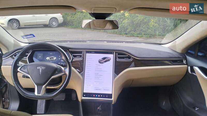 Ліфтбек Tesla Model S 2015 в Львові