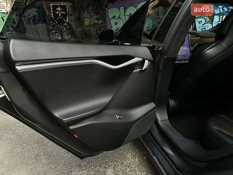 Лифтбек Tesla Model S 2017 в Одессе фото 22 Лифтбек Tesla Model S 2017 в Одессе