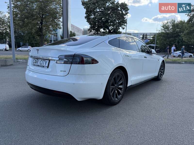 Ліфтбек Tesla Model S 2016 в Києві
