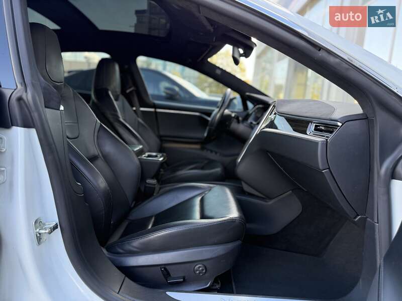 Ліфтбек Tesla Model S 2016 в Києві
