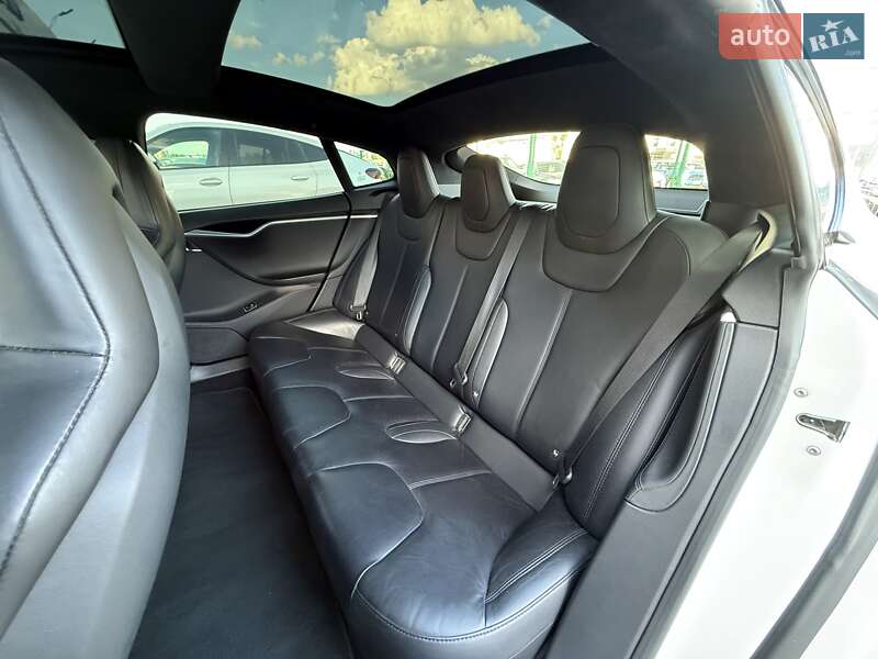 Ліфтбек Tesla Model S 2016 в Києві