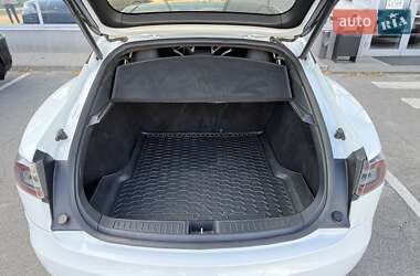 Лифтбек Tesla Model S 2016 в 