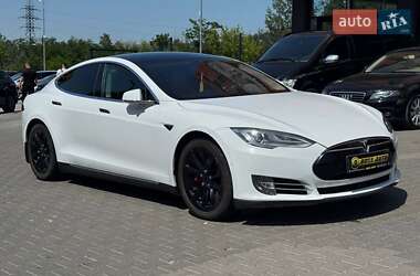 Tesla Model S 2015