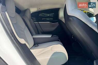 Лифтбек Tesla Model S 2015 в 