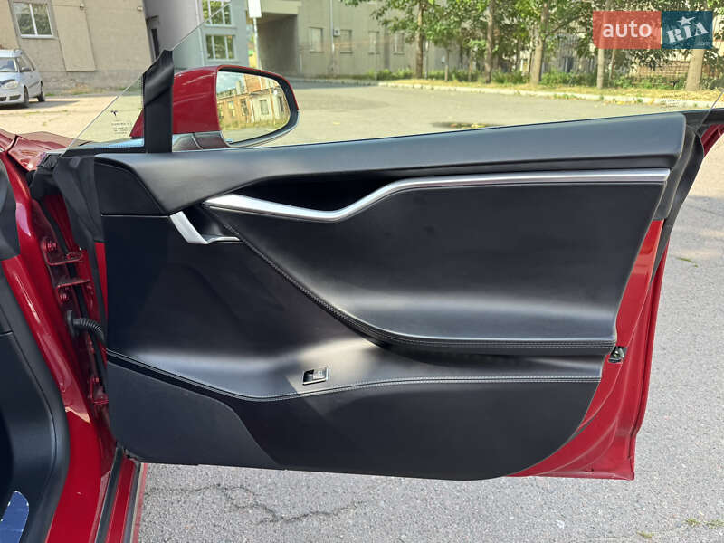 Ліфтбек Tesla Model S 2017 в Черкасах