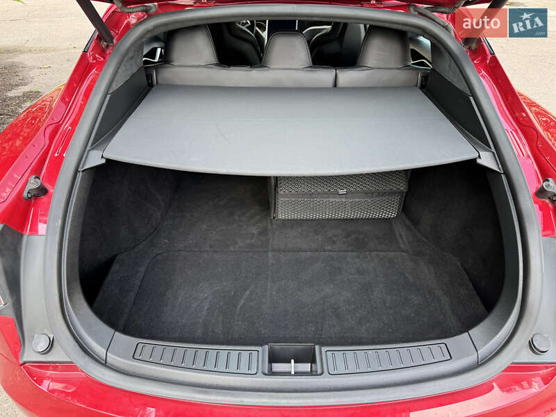 Ліфтбек Tesla Model S 2017 в Черкасах