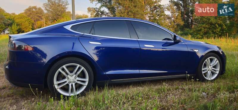 Ліфтбек Tesla Model S 2016 в Шишаках