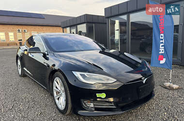 Лифтбек Tesla Model S 2016 в Луцке