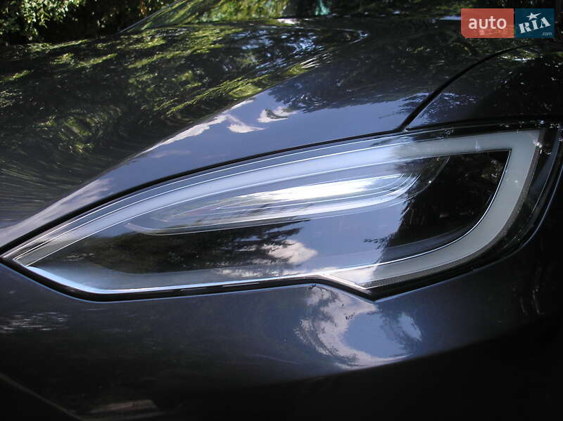 Ліфтбек Tesla Model S 2017 в Ніжині