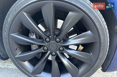 Лифтбек Tesla Model S 2017 в Киеве