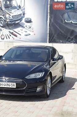 Хэтчбек Tesla Model S 2014 в 