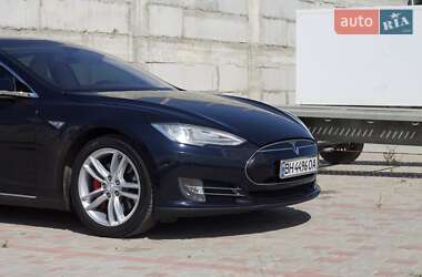 Хэтчбек Tesla Model S 2014 в 