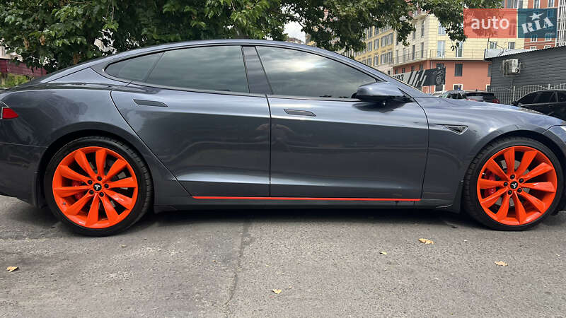 Ліфтбек Tesla Model S 2015 в Одесі