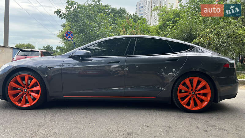 Ліфтбек Tesla Model S 2015 в Одесі