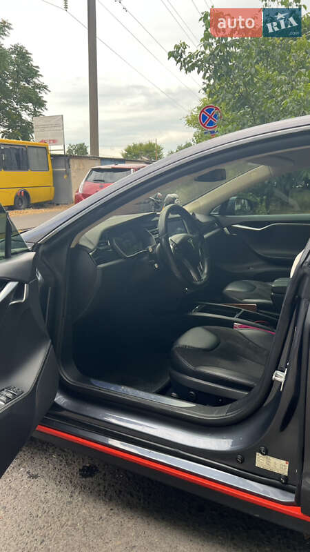 Ліфтбек Tesla Model S 2015 в Одесі