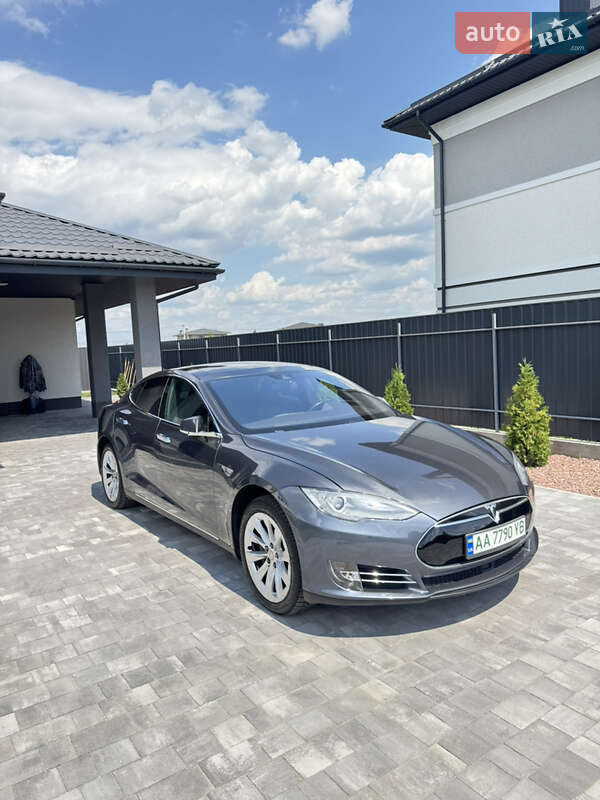 Лифтбек Tesla Model S 2015 в Киеве