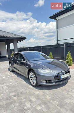 Лифтбек Tesla Model S 2015 в 