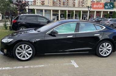 Лифтбек Tesla Model S 2015 в 