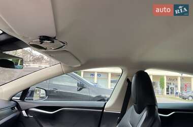 Лифтбек Tesla Model S 2015 в 