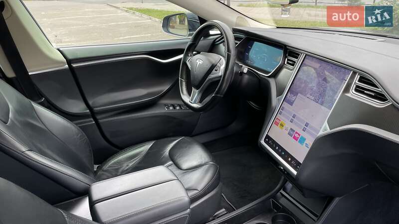 Лифтбек Tesla Model S 2015 в Хмельницком