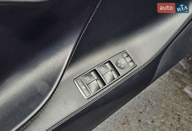 Лифтбек Tesla Model S 2018 в Киеве