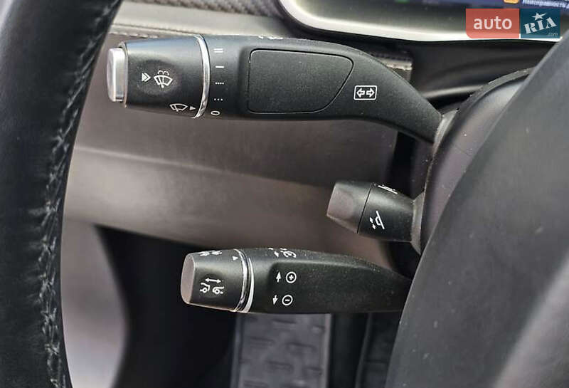 Лифтбек Tesla Model S 2018 в Киеве