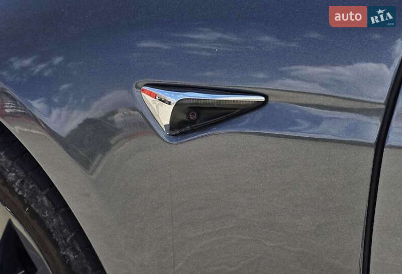 Лифтбек Tesla Model S 2018 в Киеве