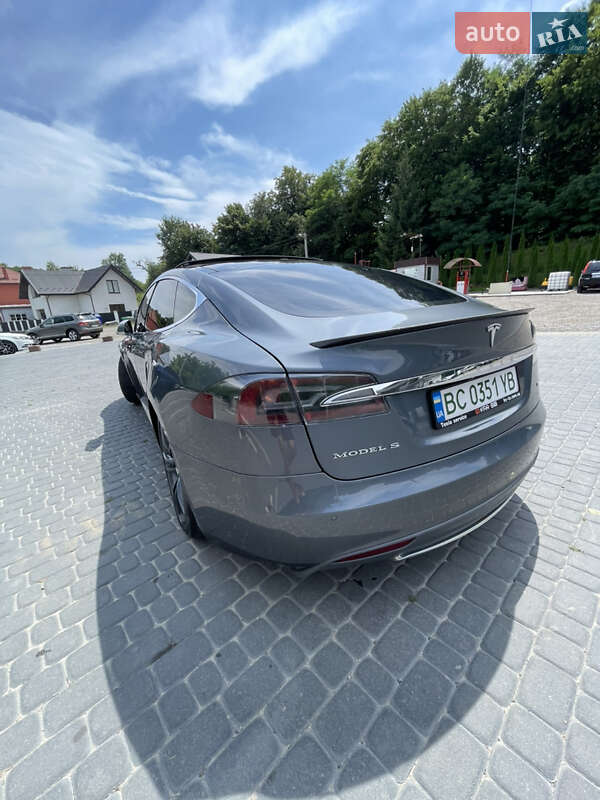 Лифтбек Tesla Model S 2014 в Львове