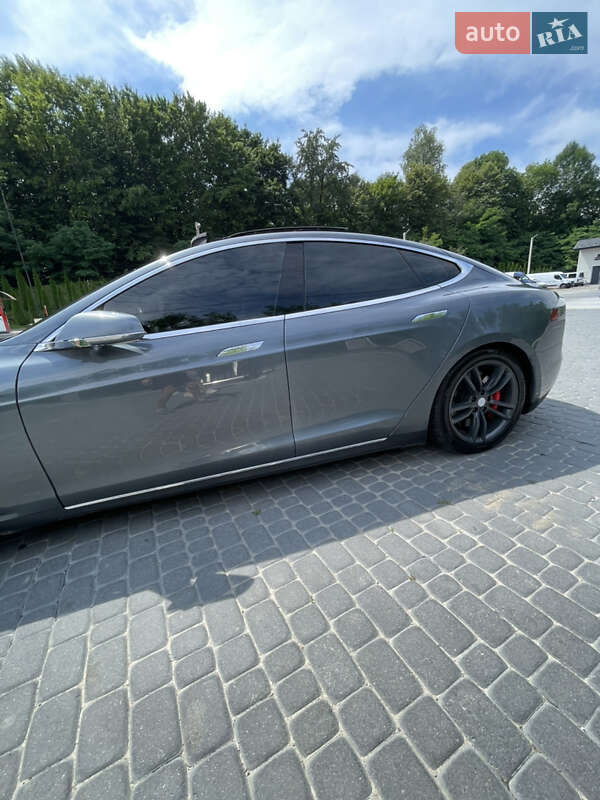Лифтбек Tesla Model S 2014 в Львове