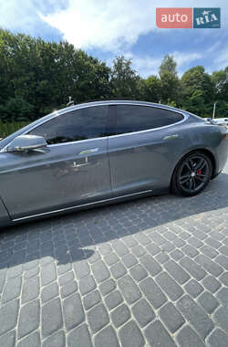 Лифтбек Tesla Model S 2014 в 