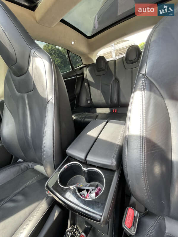 Лифтбек Tesla Model S 2014 в Львове