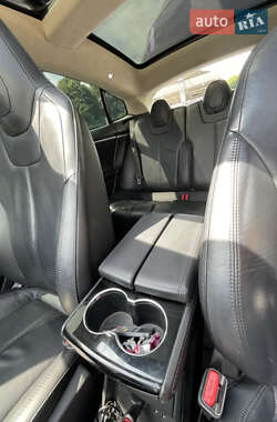 Лифтбек Tesla Model S 2014 в 