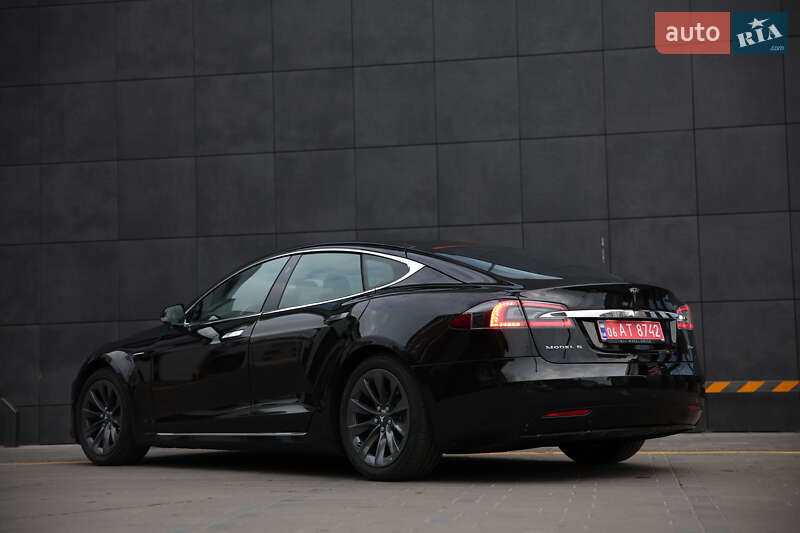 Ліфтбек Tesla Model S 2017 в Житомирі