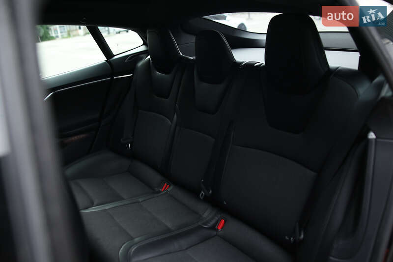 Ліфтбек Tesla Model S 2017 в Житомирі