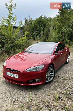 Лифтбек Tesla Model S 2015 в 