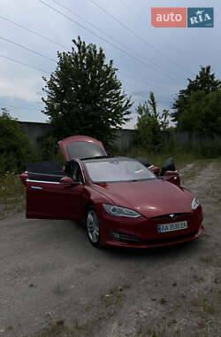 Лифтбек Tesla Model S 2015 в 