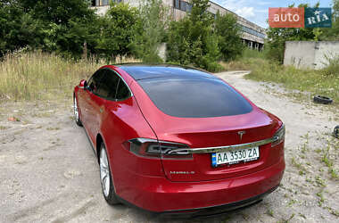 Лифтбек Tesla Model S 2015 в 