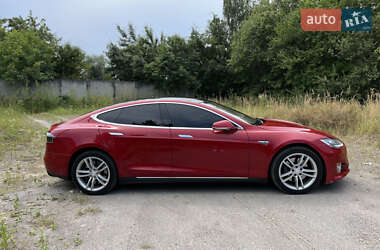 Лифтбек Tesla Model S 2015 в 
