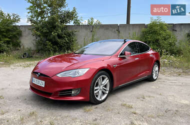 Лифтбек Tesla Model S 2015 в 