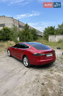 Лифтбек Tesla Model S 2015 в 