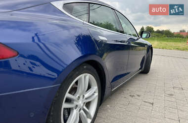Лифтбек Tesla Model S 2015 в 