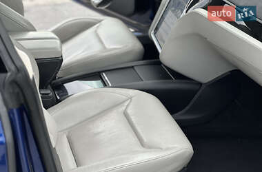 Лифтбек Tesla Model S 2015 в 