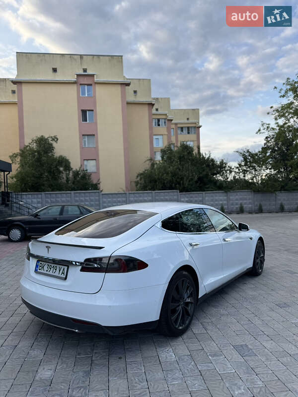 Лифтбек Tesla Model S 2015 в Ровно фото 8 Лифтбек Tesla Model S 2015 в Ровно