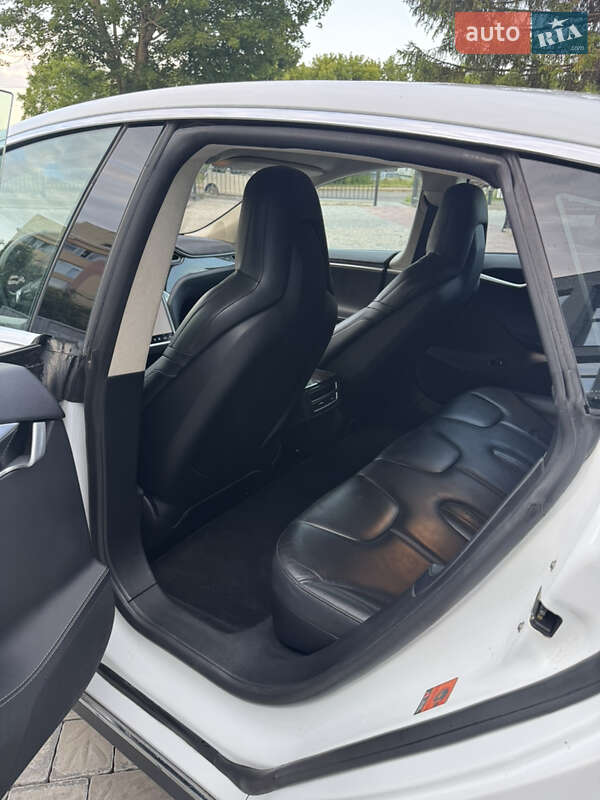 Лифтбек Tesla Model S 2015 в Ровно фото 16 Лифтбек Tesla Model S 2015 в Ровно