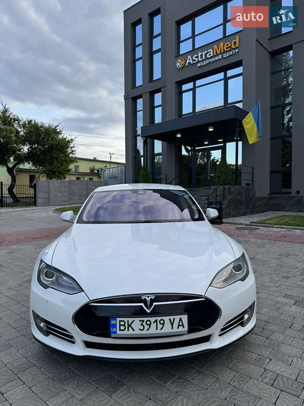 Лифтбек Tesla Model S 2015 в Ровно фото 26 Лифтбек Tesla Model S 2015 в Ровно