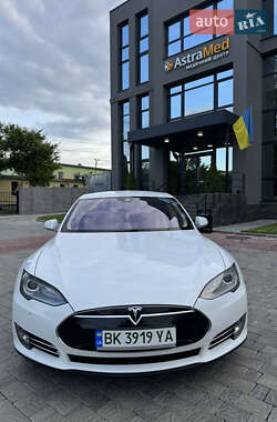 Лифтбек Tesla Model S 2015 в 