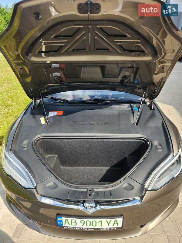 Лифтбек Tesla Model S 2016 в Виннице