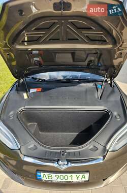 Лифтбек Tesla Model S 2016 в 