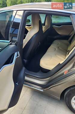 Лифтбек Tesla Model S 2016 в 